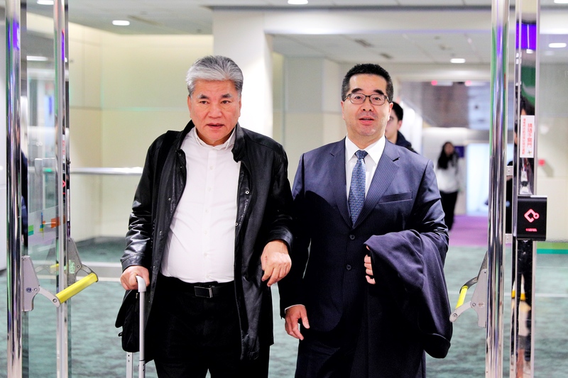 國民黨副主席蕭旭岑（右）4日晚間率團自中國返台，他表示，此行成果豐碩，未來若國民黨能夠有機會重返執政，一定會重啟雙向、平等、互惠的交流。
