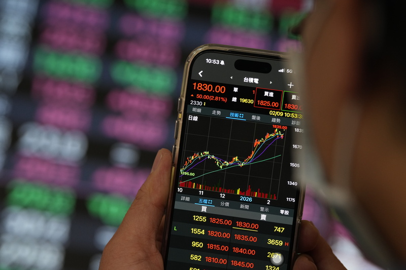 台積電、記憶體族群領軍，台股大漲621點站上32000點。