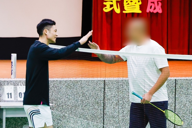 春節送暖! 羽球一哥周天成赴北監友誼賽 鼓勵逆風而行-新聞-Rti 中央廣播電臺