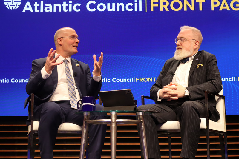 華府智庫「大西洋理事會」12日舉行「阻止對台侵略」座談，美國聯邦眾議院「美中戰略競爭特別委員會」主席穆勒納爾（左）出席。
