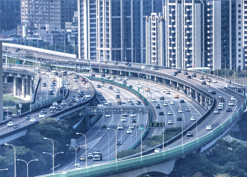 16日是農曆除夕，圖為上午國1台北路段交通大致順暢。資料照片。
