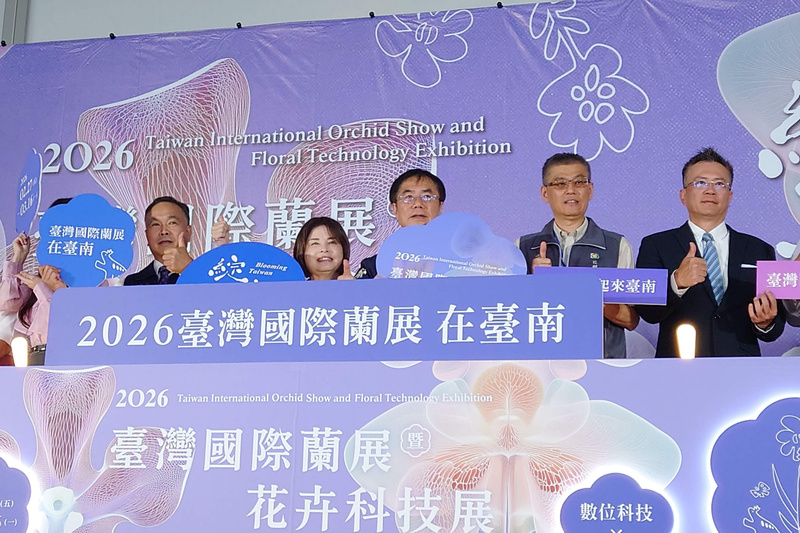 「2026台灣國際蘭展暨花卉科技展」26日舉行開幕儀式，針對外界關注台灣蝴蝶蘭銷美零關稅是否生變，賴清德總統表示，政府將持續與美國洽談，先前取得的談判成果沒有改變。圖為宣傳記者會。(圖：中央社)