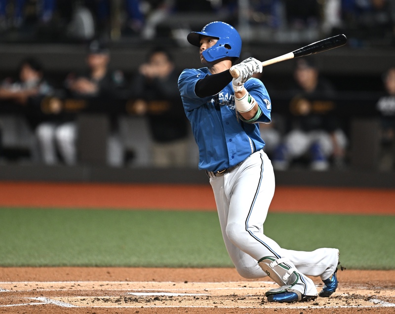 世界棒球經典賽（WBC）台灣隊27日在台日國際棒球交流賽迎戰日本職棒北海道日本火腿鬥士隊，2局
上，火腿隊郡司裕也（圖）敲出一發陽春砲。
