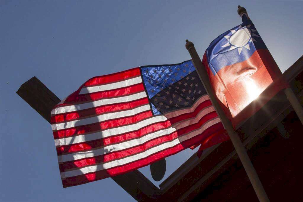 「台美對等貿易協定（ART）」已由台美雙方政府代表簽訂，學者認為，這次談判結果未來將可讓台美順差翻倍，卻還能得到最低稅率，這份台美對等貿易協定應該被肯定。示意圖(圖/蔡英文推特)