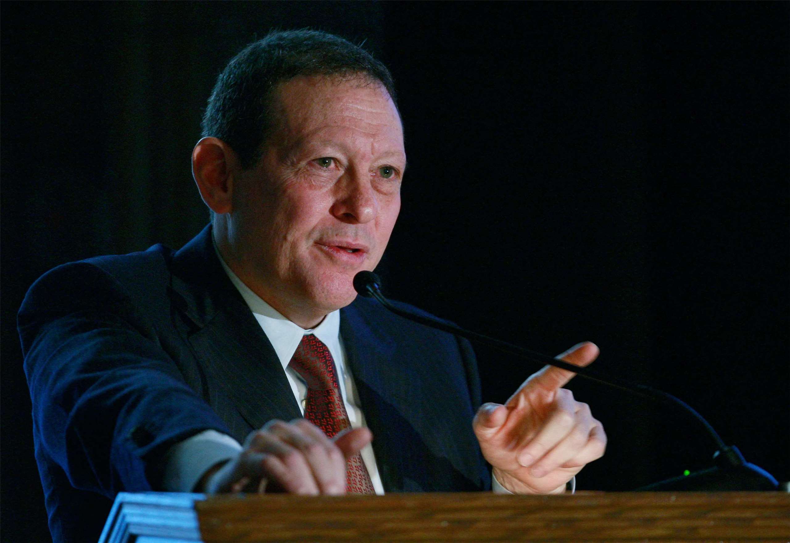 跨國飯店集團凱悅(Hyatt)執行董事長普里茨克(Thomas Pritzker)(圖)16日請辭。曝光的電子郵件顯示，他與性犯罪富豪艾普斯坦(Jeffrey Epstein)之間有聯繫。資料照片。