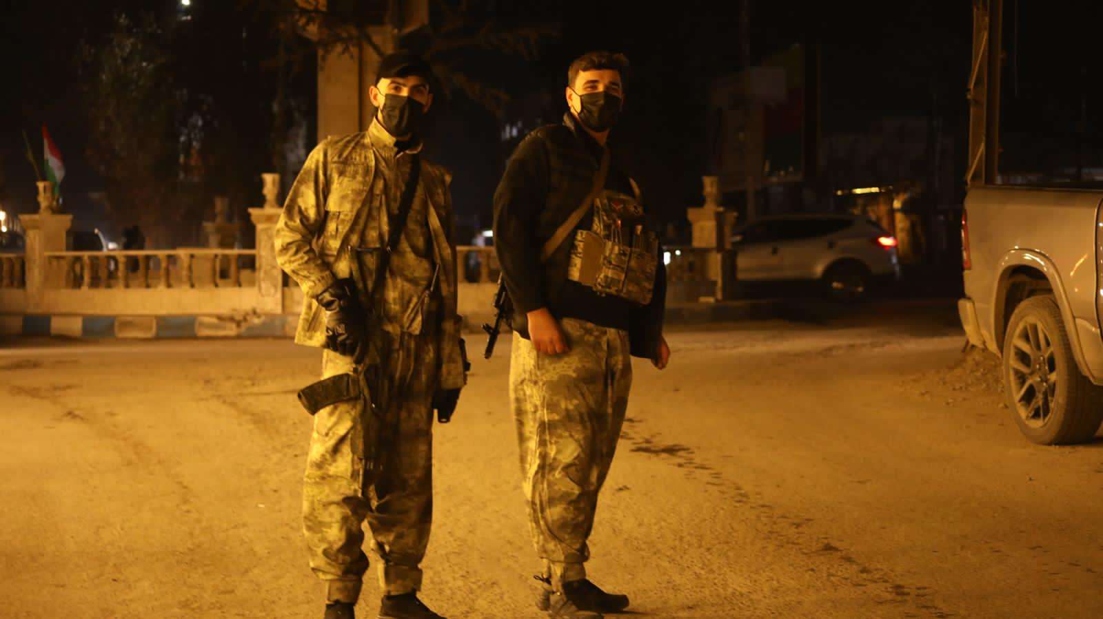 敘利亞庫德族部隊3日在東北部城市卡米什利實施宵禁，為政府部隊即將進駐預作準備。(X@YpgInt)