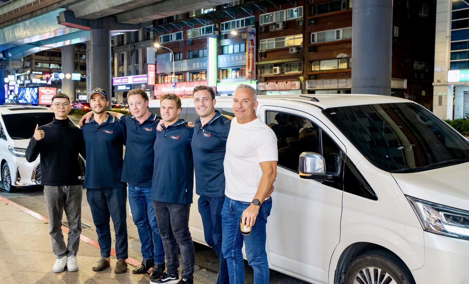 過年期間是運輸高峰，租車叫車的客人特別多，運將們更是忙碌