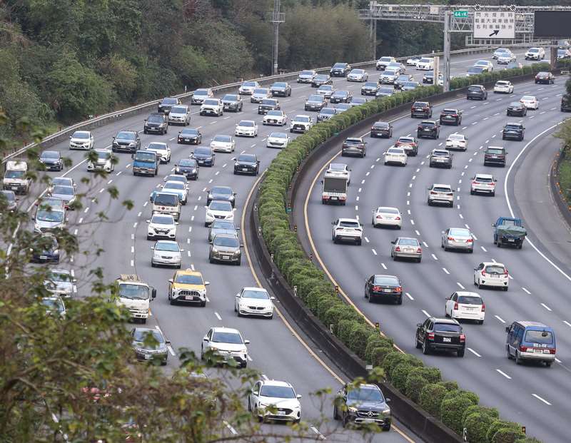 228連假首日，上午國道9路段易壅塞。示意圖。 (圖：中央社)