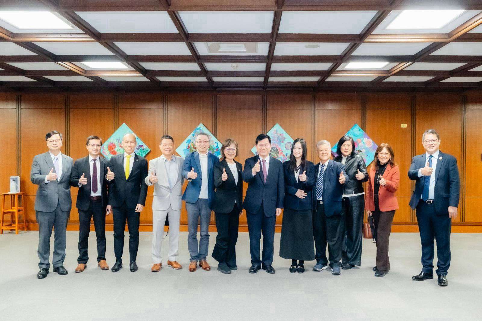 外交部長林佳龍今天(9日)接見「歐洲台灣商會聯合總會(歐總)」回國訪問團。（圖：外交部）