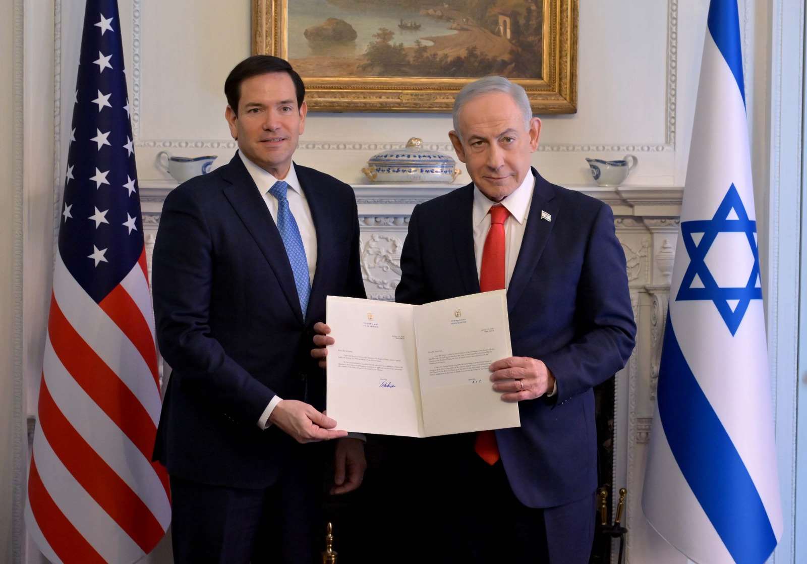 在美國國務卿盧比歐(Marco Rubio)(左)見證下，以色列總理尼坦雅胡((Benjamin Netanyahu)(右)宣布加入川普的和平理事會。(X平台)
