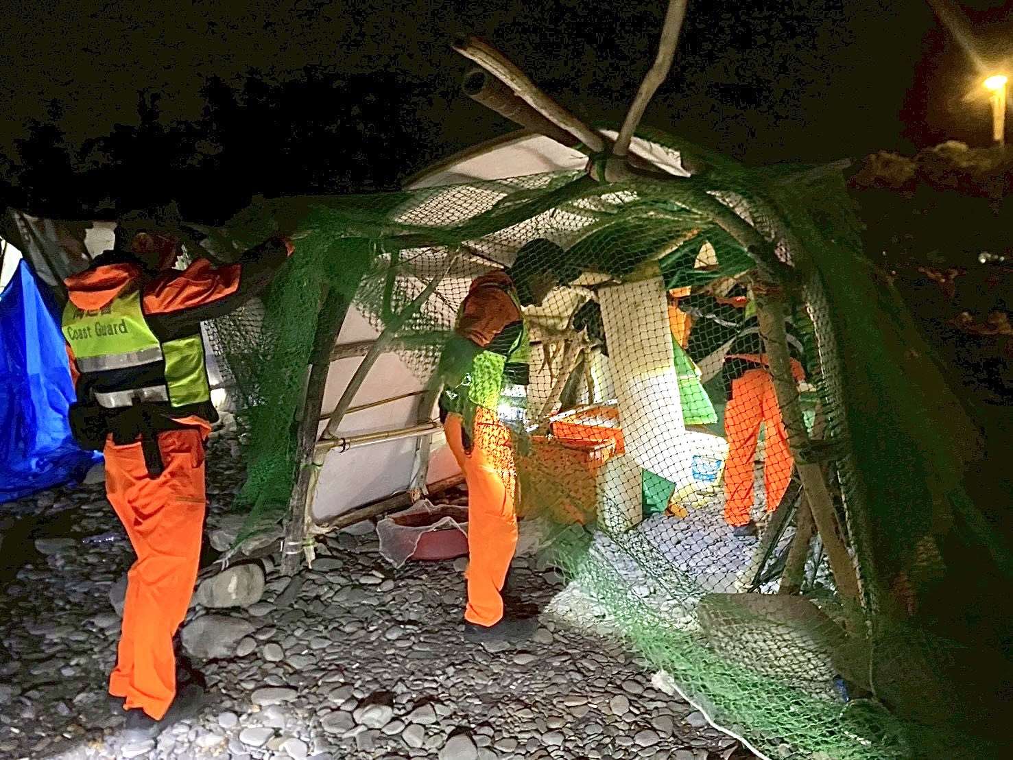 春節將至，為防中國籍漁船越界及走私偷渡，並杜絕非洲豬瘟疫病入侵等，海洋委員會海巡署第十二巡防區指揮部今天(10日)啟動「115年(2026年)春節前夕擴大威力掃蕩」，構築邊境防禦安全網。(圖 : 海委會海巡署金馬澎分署)