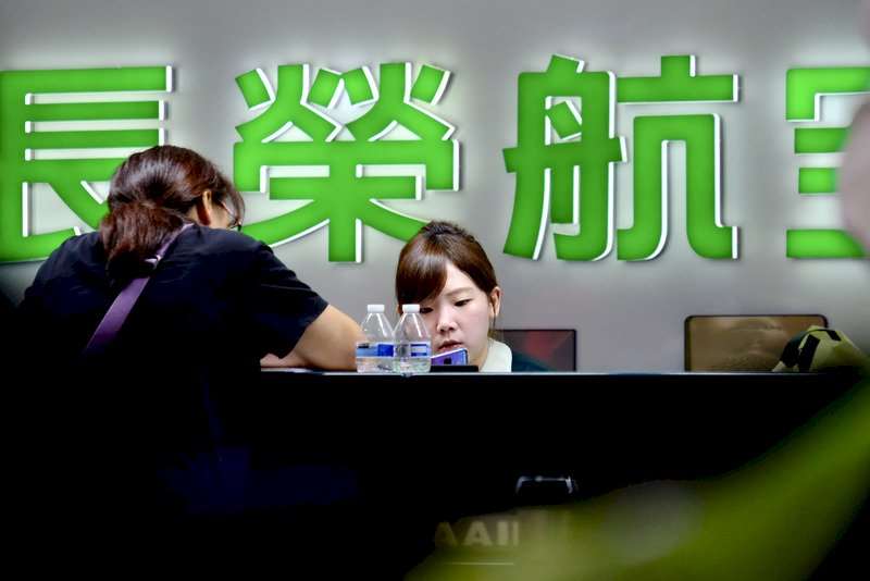 圖為長榮航空櫃台。資料照。