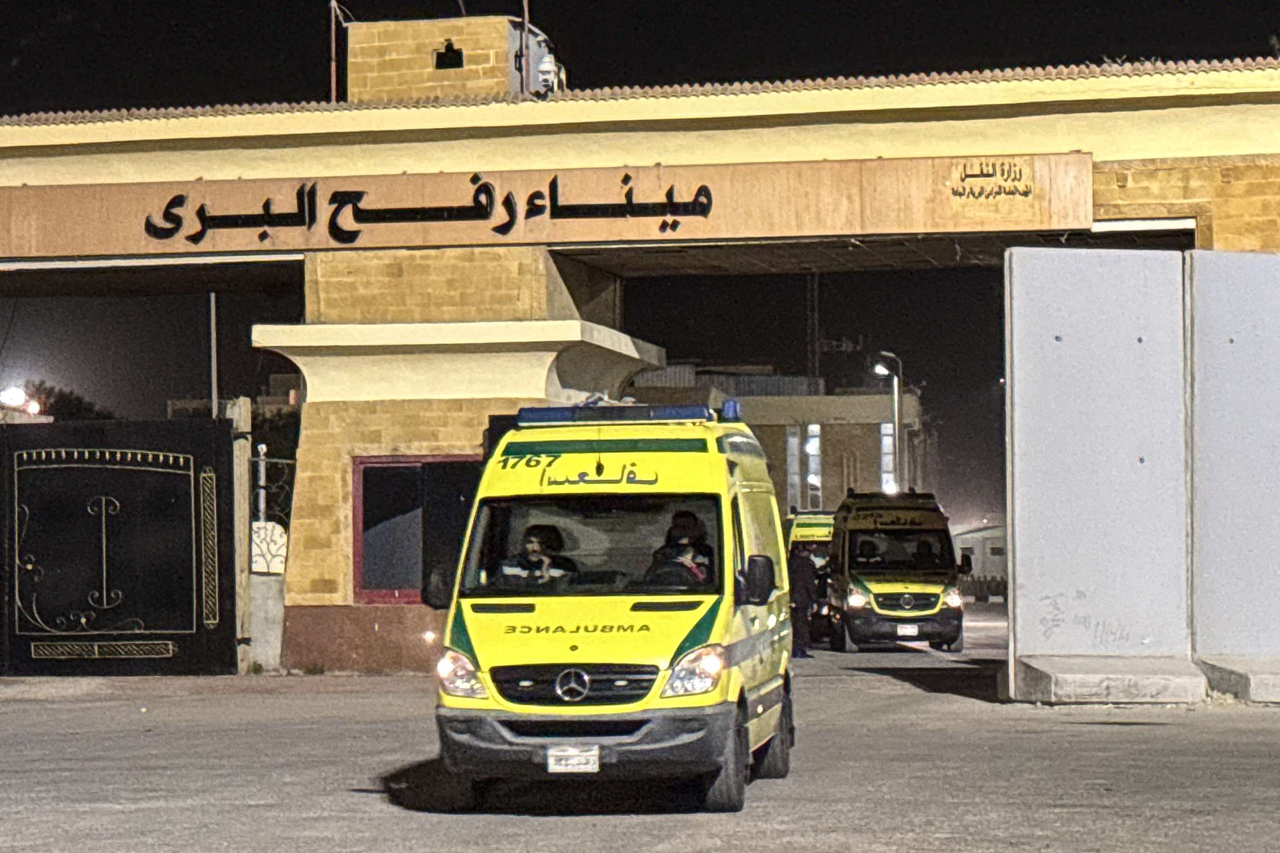 隨著拉法(Rafah)邊境關卡的重啟，一小批需要醫療撤離的人員2日從加薩進入埃及。