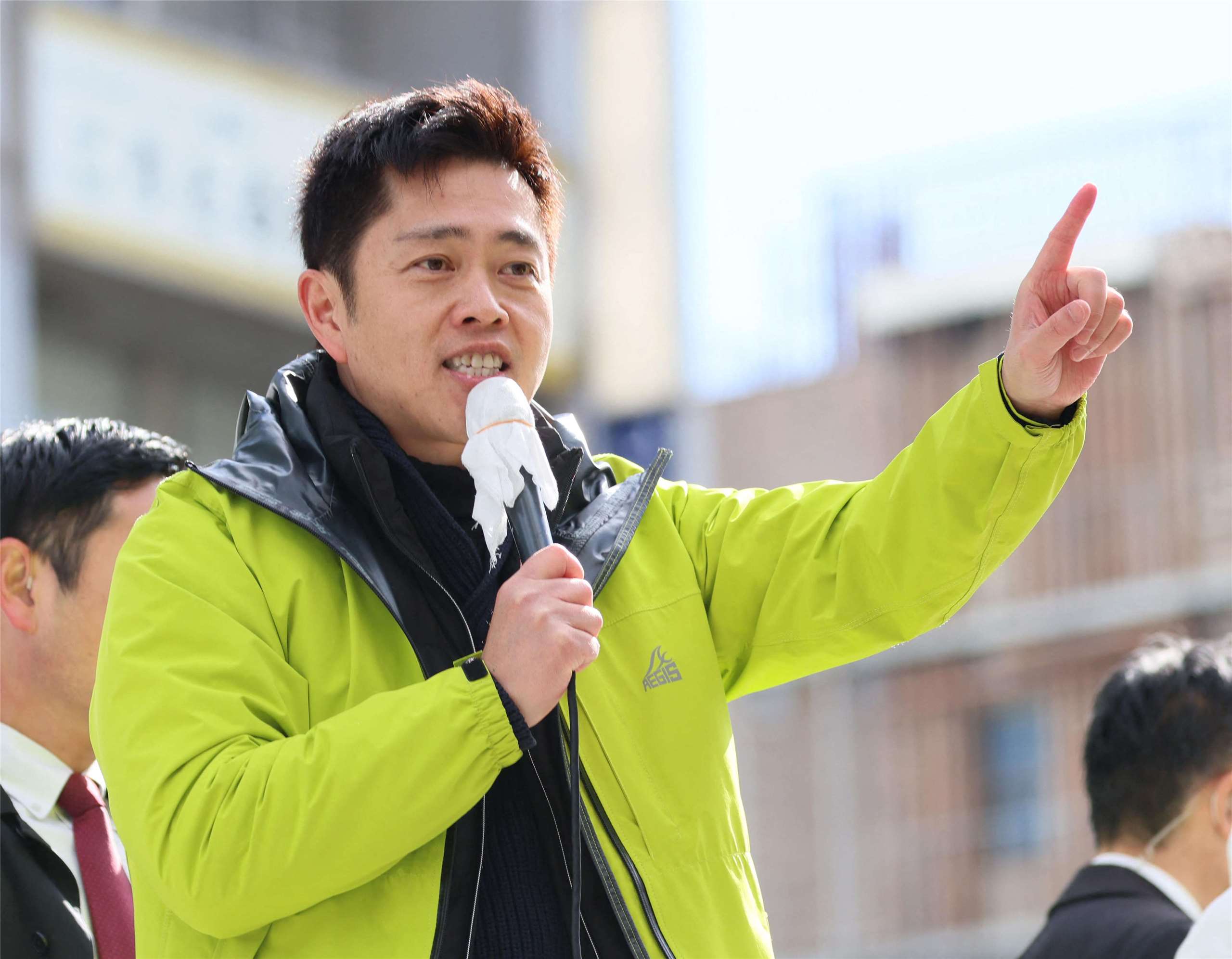 日本維新會代表吉村洋文再度當選大阪府知事。(AFP)