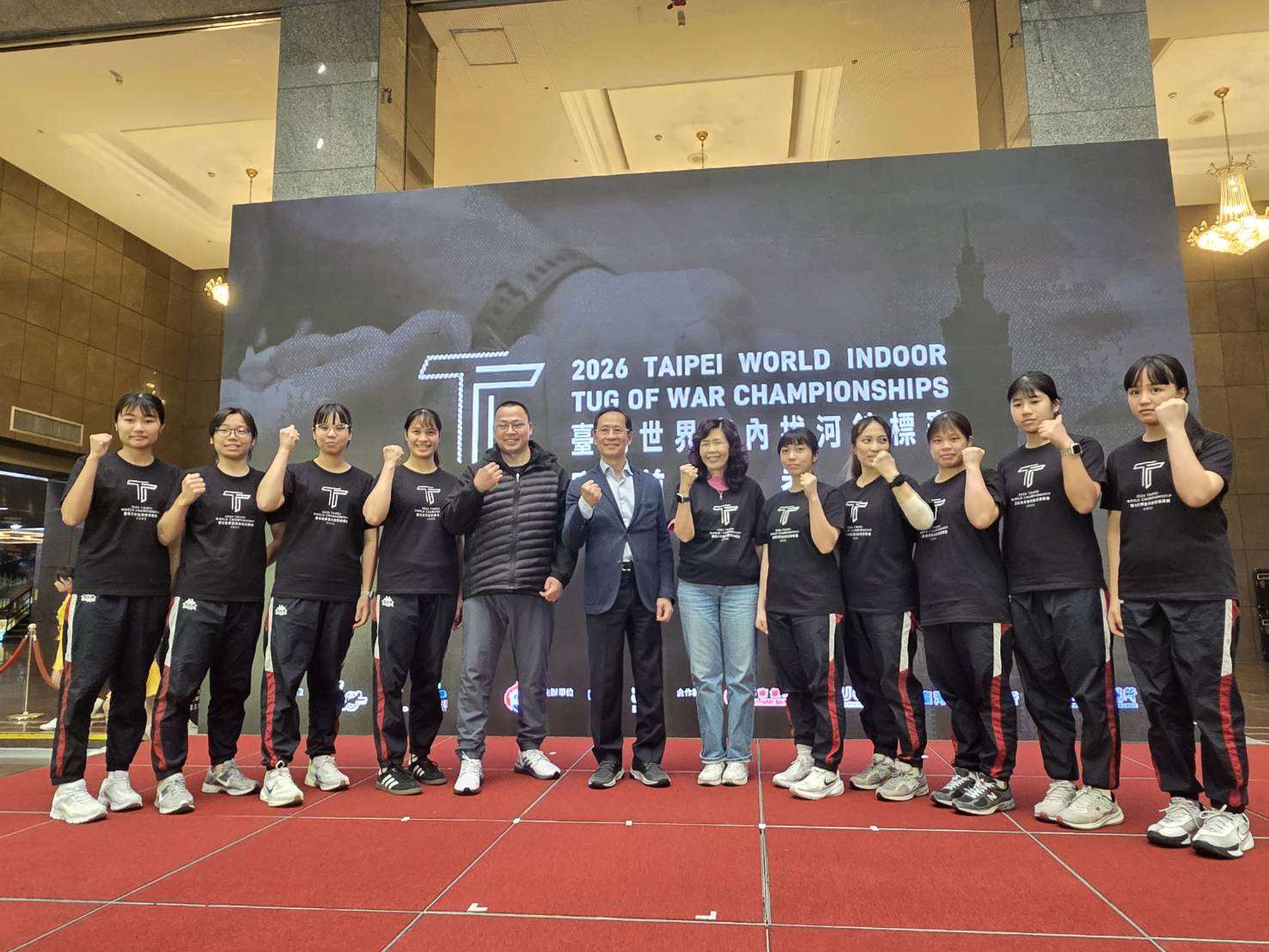 台灣首辦拔河世錦賽，曾在世界運動會締造金牌六連霸、也於世界室內拔河錦標賽完成三連霸壯舉的地主台灣女子代表隊也蓄勢待發，準備為台灣留下金牌。(江昭倫 攝)