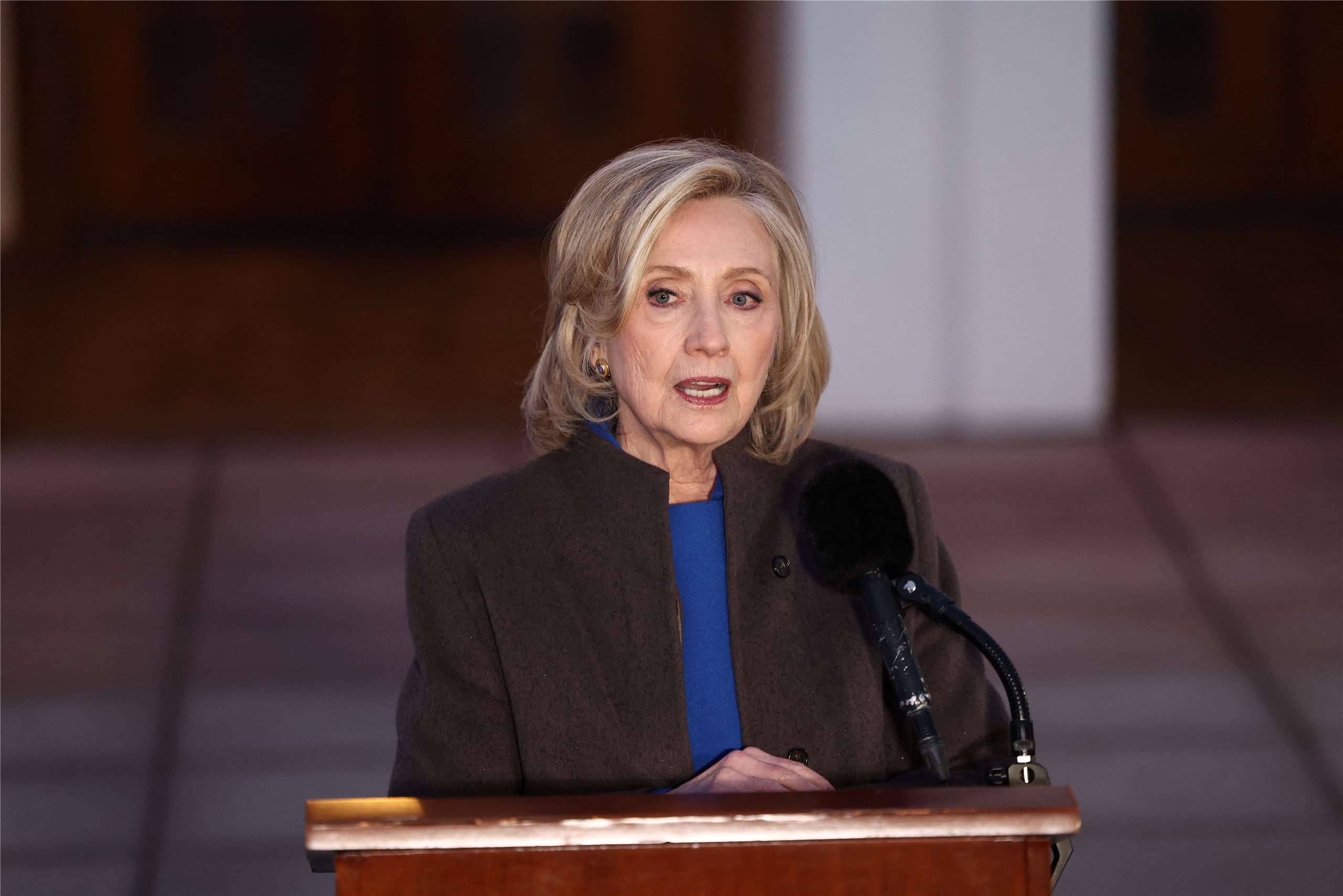 美國前國務卿希拉蕊．柯林頓(Hillary Clinton)26日在國會作證後，答覆記者提問。