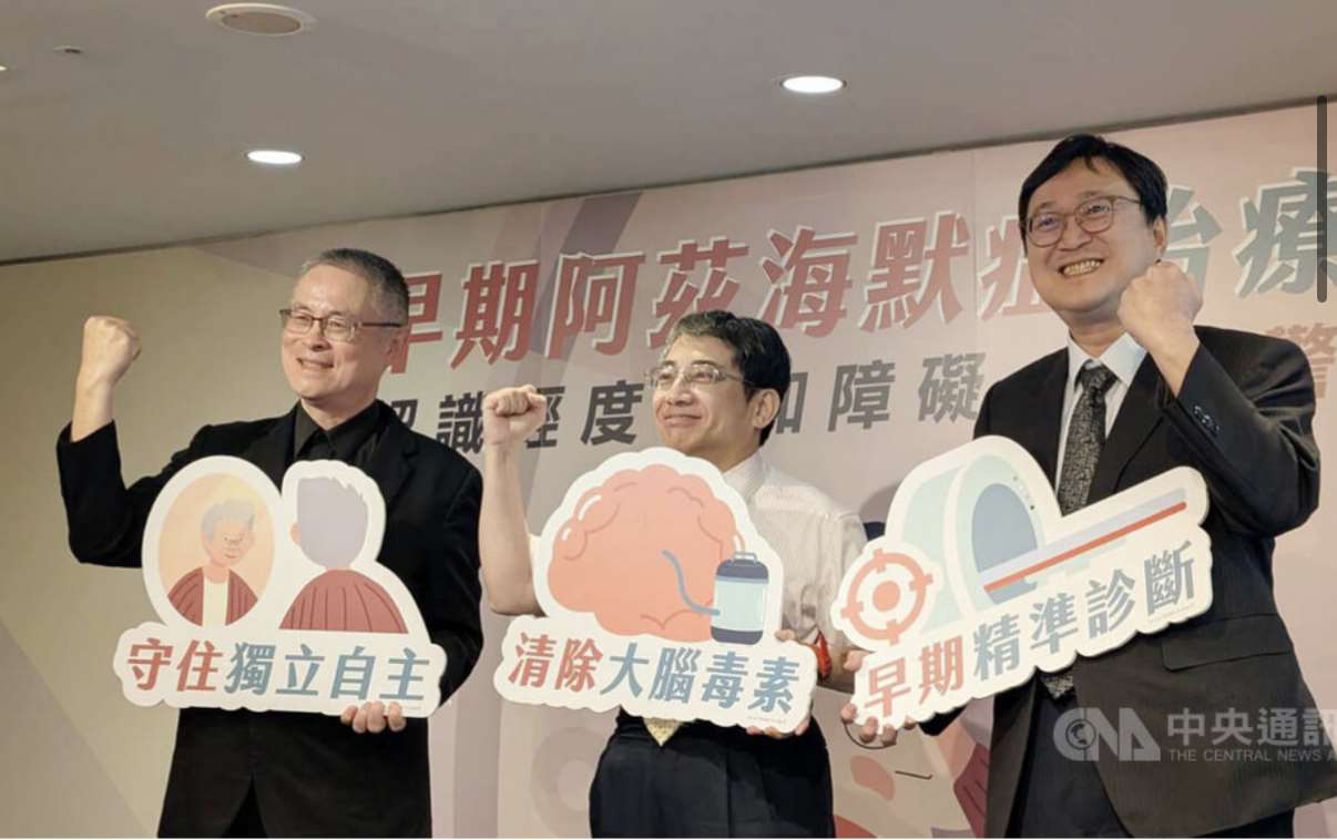 失智症權威-徐文俊(左)醫師