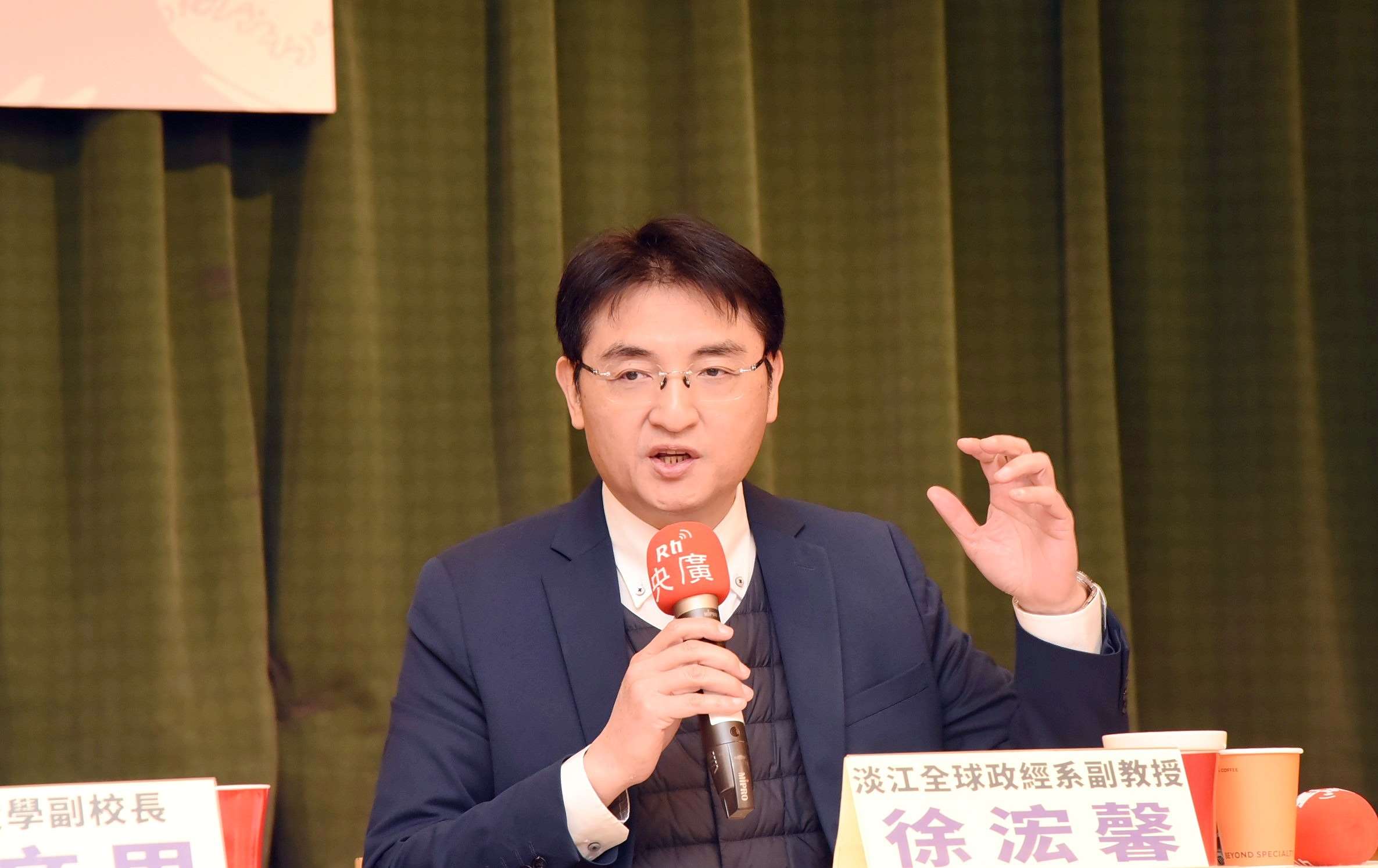 中央廣播電臺9日舉辦「日本眾議院改選 高市新時代來臨」座談會，淡江大學全球政治經濟系副教授徐浤馨解析日本眾院大選意義。(江麗華 攝)