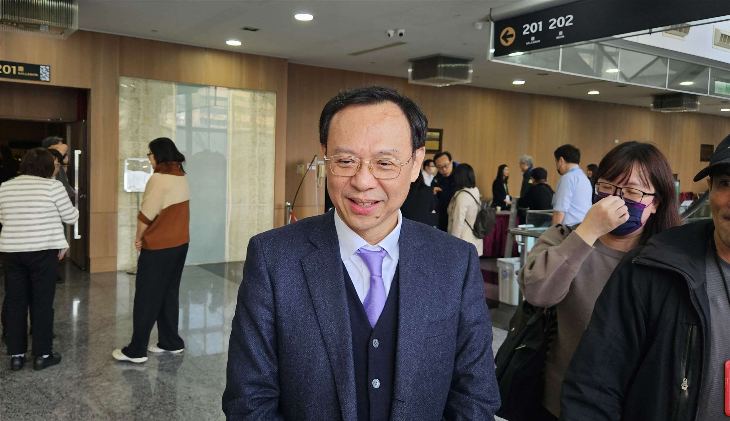 衛福部長石崇良3日表示，衛福部組改再擴大，將成立「婦女發展及保護服務司」。(劉品希 攝)