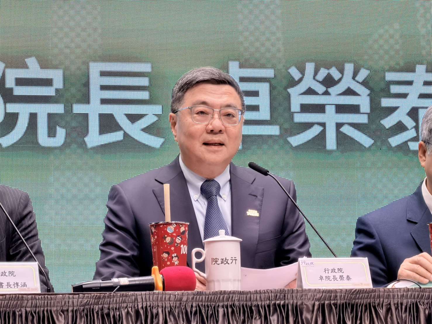 行政院長卓榮泰13日下午召開「台美對等貿易協定總體說明記者會」。(鄭佑漢 攝)