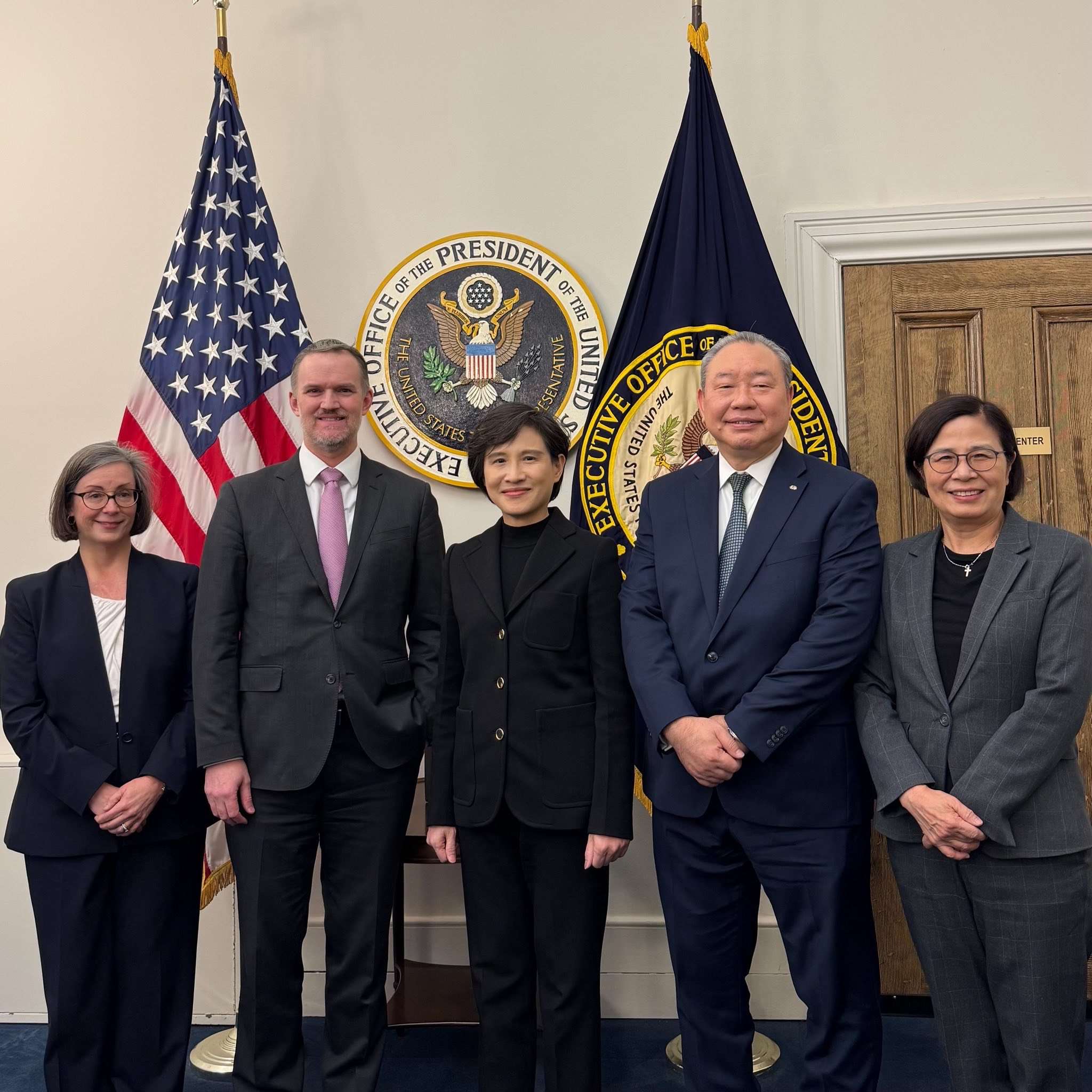 行政院副院長鄭麗君15日下午在臉書發文表示，歷經10個月談判，「台美對等貿易協定」簽署終告完成。(FB@鄭麗君)