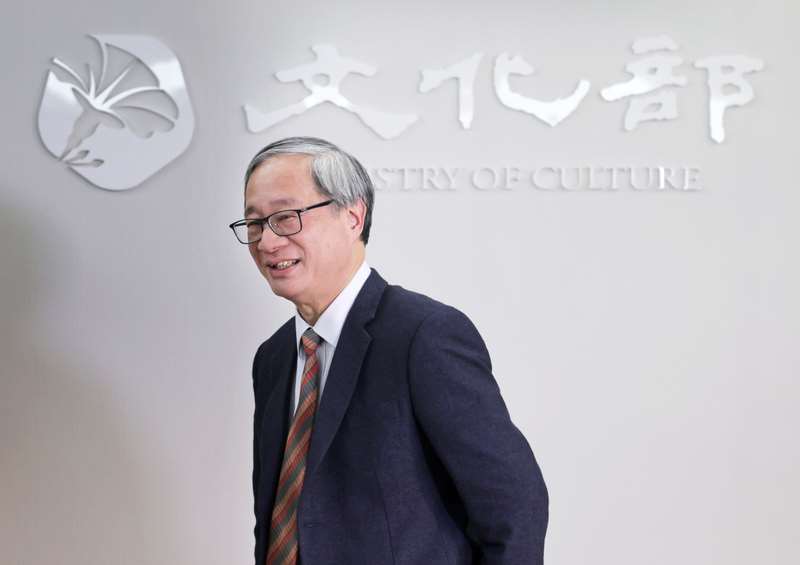 由行政院副院長鄭麗君率領的團隊完成簽署的「台美對等貿易協定」，明確將台灣印刷品納入豁免對等關稅項目之列。文化部長李遠13日對此表示，文化是國力的展現，而國力的強大也有助於文化推廣。