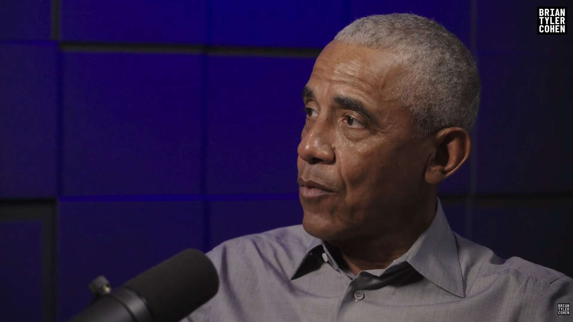 美國前總統歐巴馬(Barack Obama)接受左翼政治播客主持人柯恩(Brian Tyler Cohen)專訪。(翻攝Brian Tyler Cohen YouTube頻道)