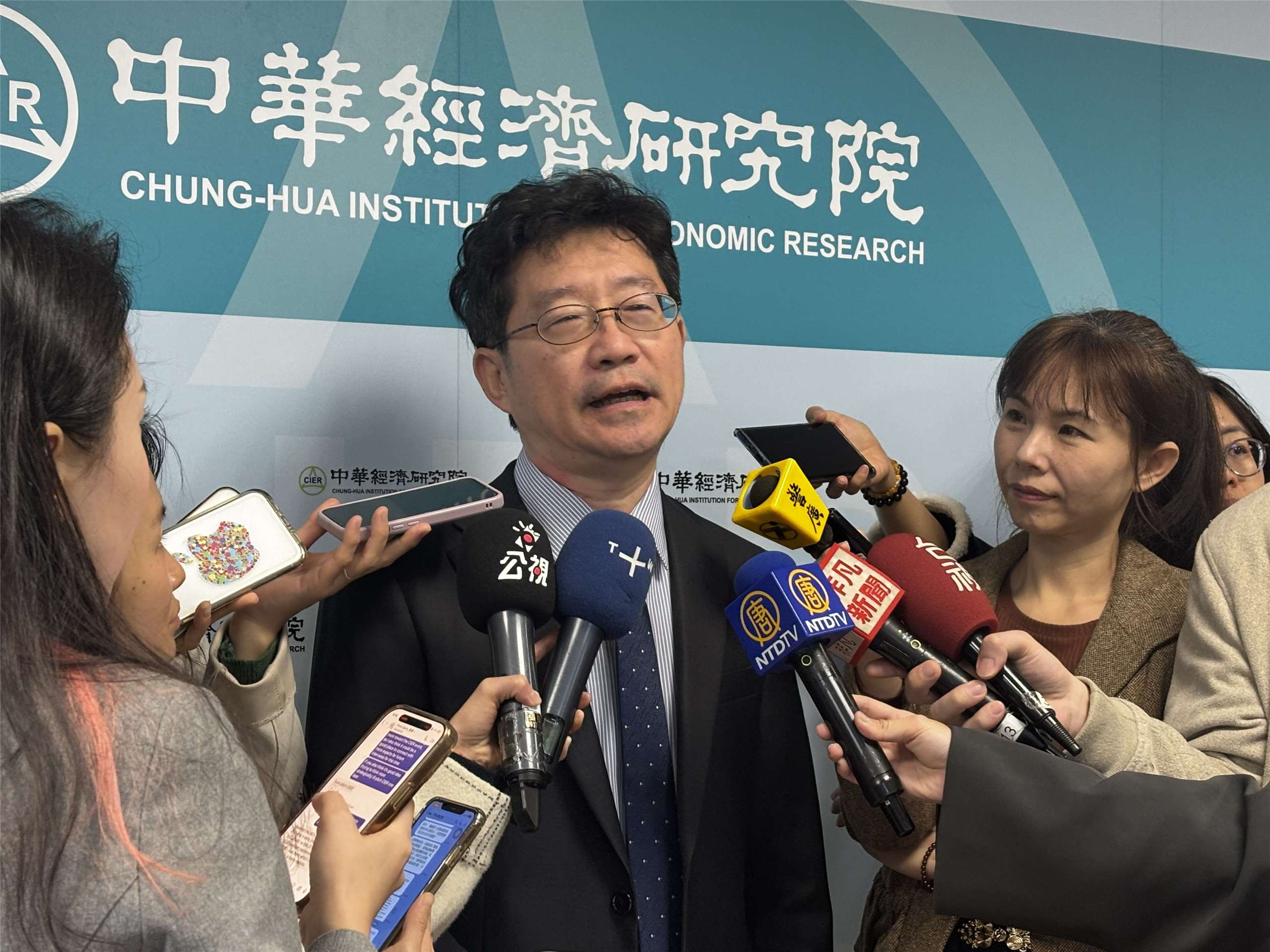 中經院院長連賢明13日直言，這次協定對傳產、科技業都有助益。(資料照/楊文君 攝)