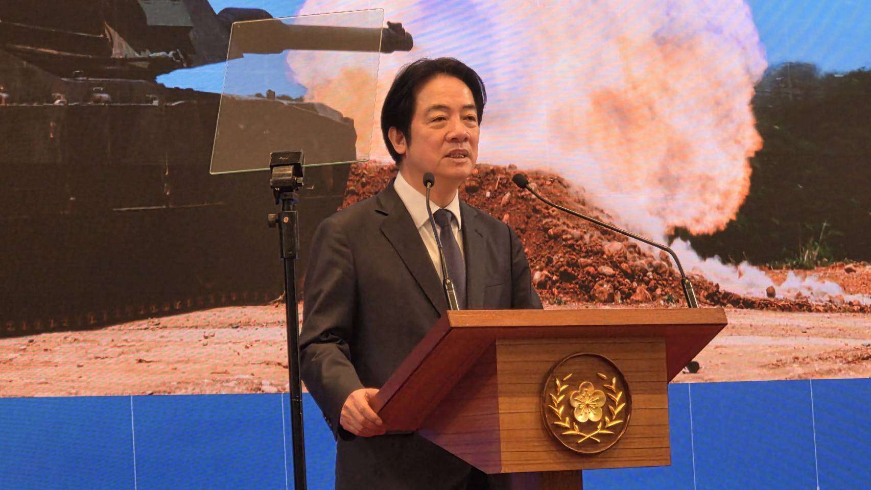 賴清德總統今天(11日)偕同三軍司令一同召開「守護民主台灣國防特別預算」記者會。(劉玉秋 攝)