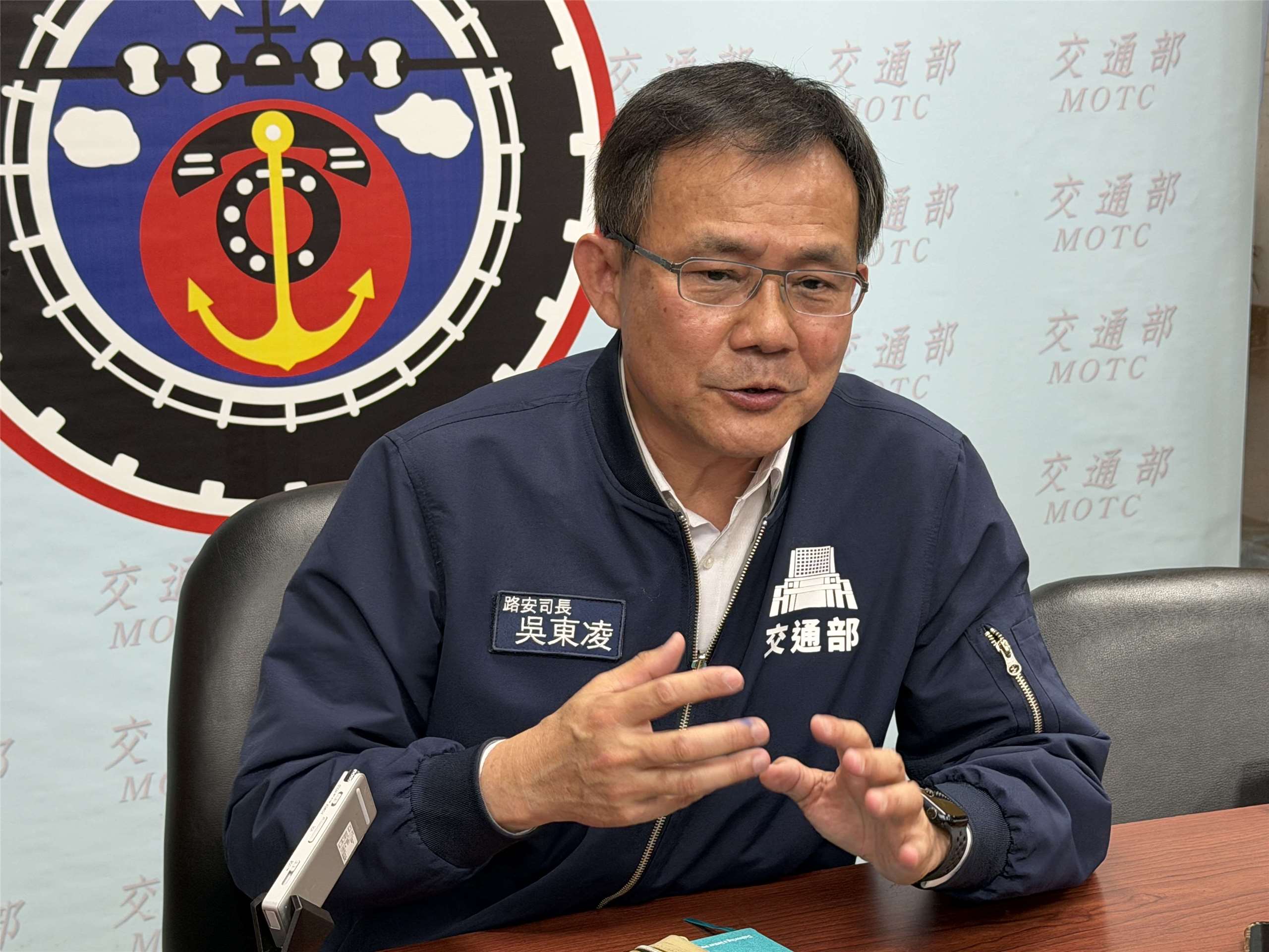 交通部路政及道安司長吳東凌23日指出，近5年因車禍在30天內死亡的數據，交通部不僅始終高於衛福部，且差距日益擴大，憂心誤差即將突破2成，導致道安事故分析失準。(吳琍君 攝)