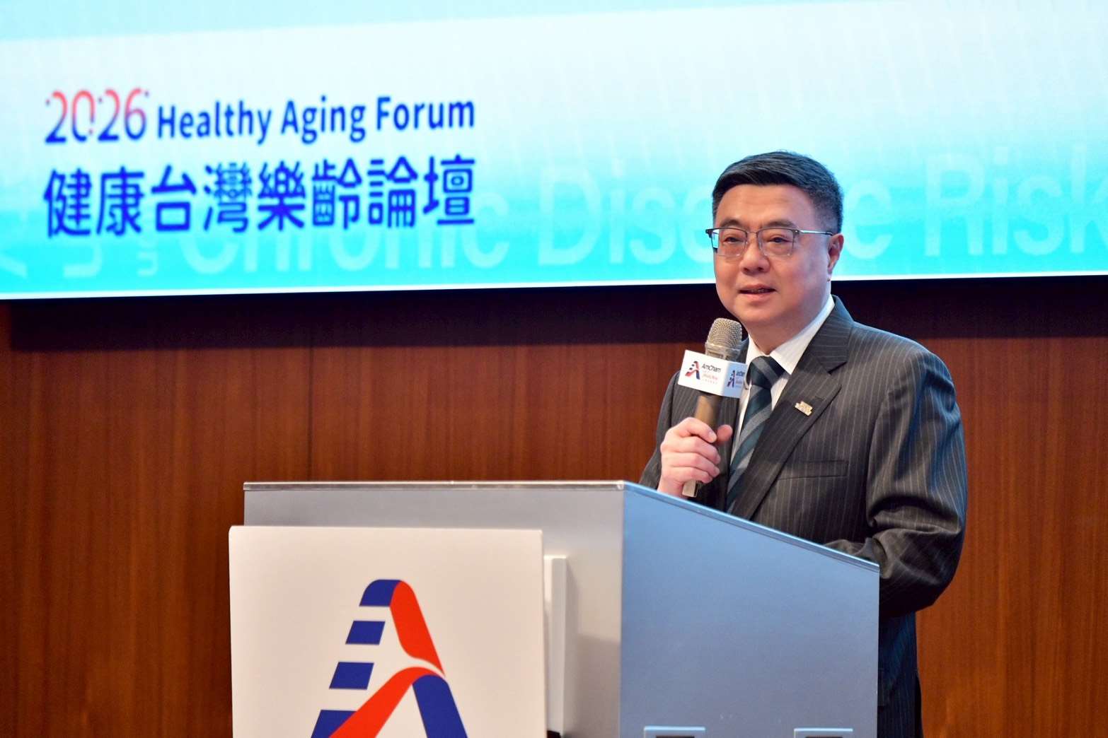 行政院長卓榮泰3日出席「2026健康台灣樂齡論壇：迎向超高齡社會的挑戰與契機」開幕典禮。(圖：行政院提供)