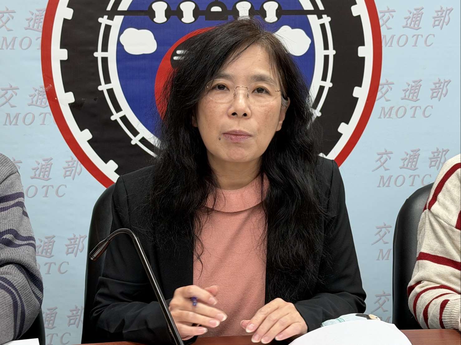 交通部公共運輸及監理司長胡廸琦3日說明今年農曆春節及228連假的疏運措施。(吳琍君攝)