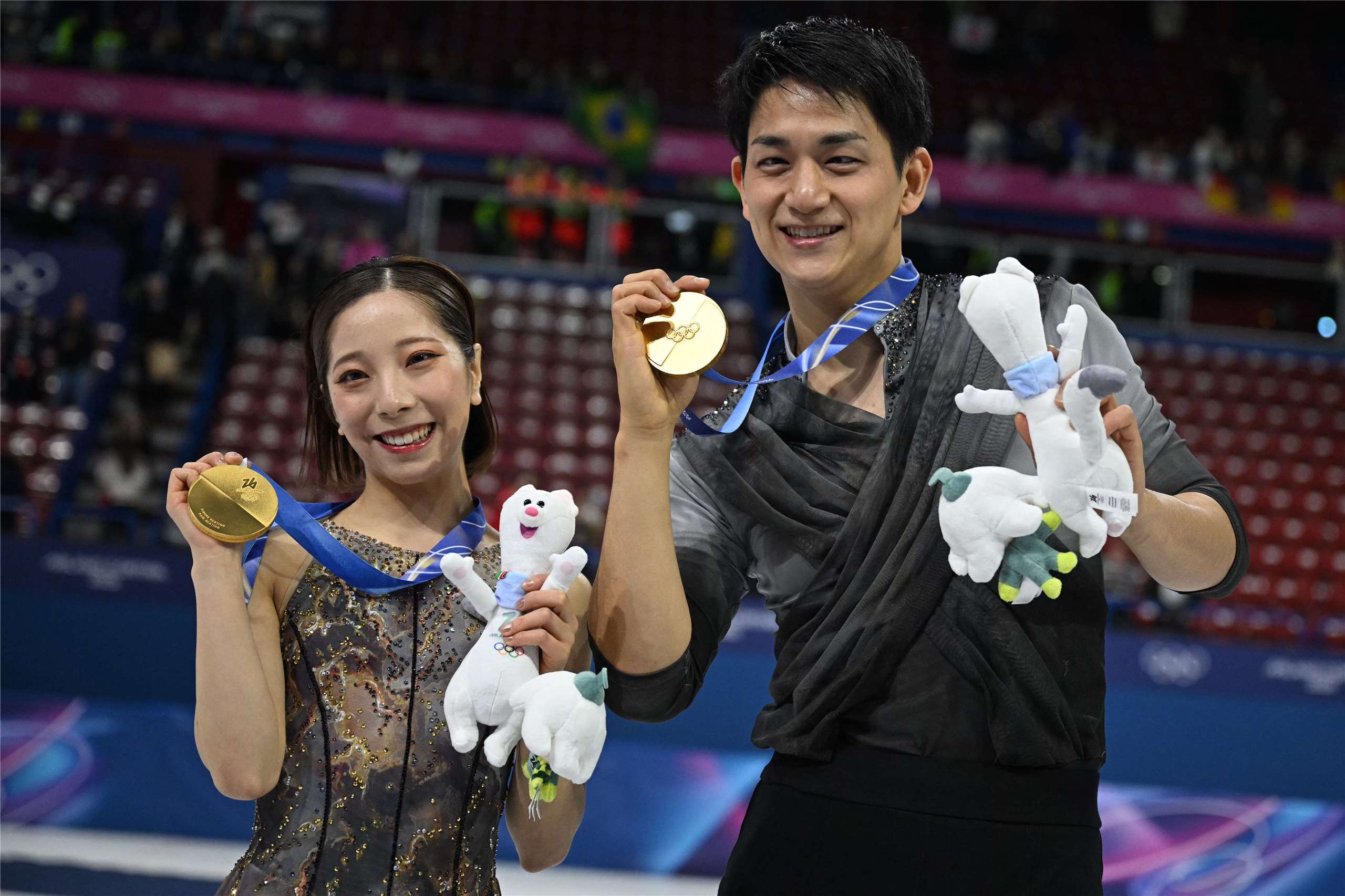 日本雙人花式滑冰選手三浦璃來與木原龍一，16日在米蘭冬奧雙人花式滑冰賽事奪金。