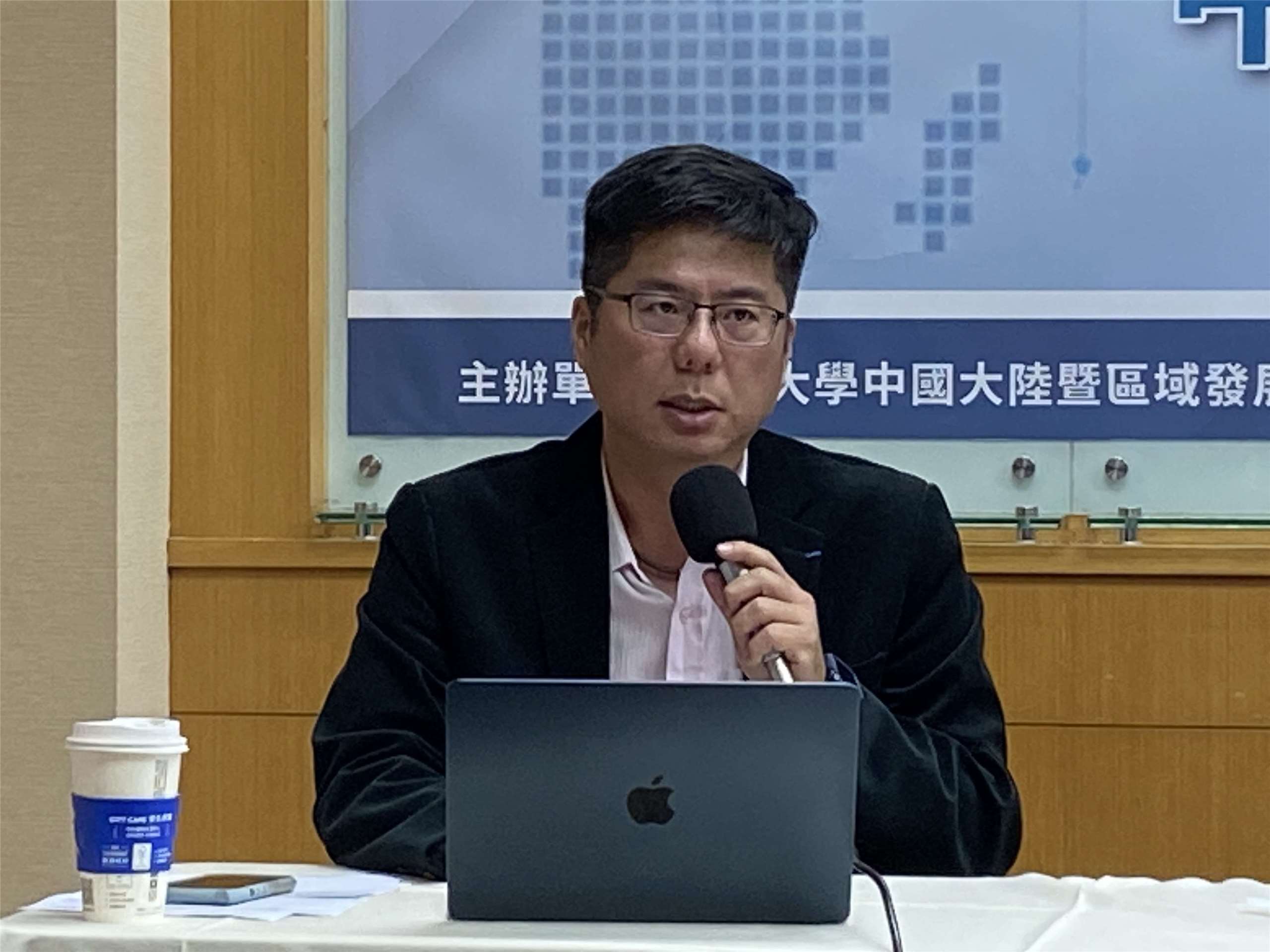 東海大學中國大陸暨區域發展研究中心前副執行長洪浦釗6日指出，中共運用國共論壇跟美國展示台灣民意正在轉向的態勢，企圖讓美國人相信台灣是一個可以被處理的變數、可以拿來談判交易的政治籌碼。(陳念宜 攝)