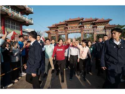 賴清德總統17日下午前往麻豆代天府參香並發放福袋 (圖取自總統府flicker)