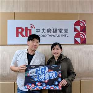 主持人亞特(左)與來賓易蓁(右)