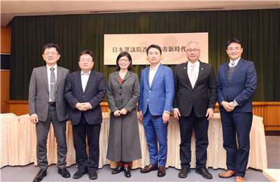 中央廣播電臺9日舉辦「日本眾議院改選 高市新時代來臨」座談會。左起為央廣總臺長張瑞昌、印太戰略智庫執行長矢板明夫、央廣董事長賴秀如、立法院外交及國防委員會立委陳冠廷、開南大學副校長暨國家區域發展研究中心主任陳文甲以及淡江大學全球政治經濟學系副教授徐浤馨。(江麗華攝)
