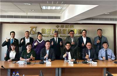 品保協會4日公布今年第二季合理團費，並呼籲春節旅遊旺季來臨，國人出遊前須確認好護照效期，也要注意防疫措施。(楊雨青 攝)