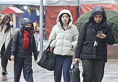 白天起漸回溫 迎風面仍有局部降雨。