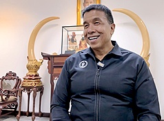 泰國首都曼谷市長查察2022年以過半的高得票率，贏得2014年政變以來首次曼谷市長選舉。他上任以來以親民形象擁有高人氣，他接受中央社專訪時表示，台灣在數位治理與城市管理上的經驗值得曼谷借鏡，台北是理想城市典範。
