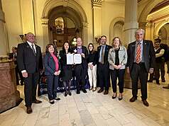 駐丹佛辦事處與美國科羅拉多州政府簽署MOU強化科技、經貿合作，科州政要見證。（駐丹佛辦事處提供） 
