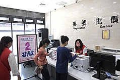 衛福部健保署透過春節獎勵方案，鼓勵醫療院所、藥局於春節期間開診，並透過週日及國定假日輕急症中心(UCC)分流非急重症患者。資料照。
