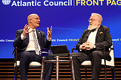 華府智庫「大西洋理事會」12日舉行「阻止對台侵略」座談，美國聯邦眾議院「美中戰略競爭特別委員會」主席穆勒納爾（左）出席。
