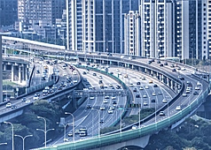 16日是農曆除夕，圖為上午國1台北路段交通大致順暢。資料照片。
