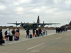 受到濃霧影響，馬祖地區航班大亂，15、16日僅有2架次正常飛航，17日民航機均已恢復正常飛航，民航局也緊急協調航空公司加開班機，並向國防部申請軍機支援疏運。
（民航局提供）
