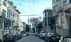 受人工智慧（AI）熱潮帶動，舊金山百萬富翁數量增加，導致房市供需失衡加劇。
