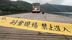 花蓮鯉魚潭風景區19日發生天鵝腳踏船翻覆意外，造成9歲男童溺斃。花蓮地檢署20日複訊林姓租船業者，認定涉有過失，依過失致死罪嫌諭知新台幣5萬元交保。（民眾提供）
