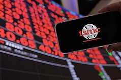 台股大盤指數在台積電引領下愈走愈高，有挑戰35000點的氣勢。示意圖。