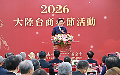 海峽交流基金會24日在台中翔園文旅舉辦「2026大陸台商春節活動」，總統賴清德（圖）出席致詞時表
示，他上任總統後，不只一次公開聲明，兩岸有共同目標，就是增進兩岸人民福祉，希望交流合作，讓兩岸朝向和平共榮的方向。
