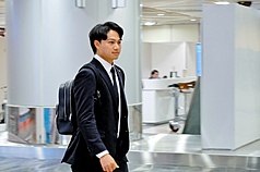 2026台日棒球國際交流賽將於25日開打，日本職棒福岡軟銀鷹隊成員24日中午搭機來台，軟銀鷹隊投手也是世界棒球經典賽（WBC）台灣隊成員徐若熙表示，目前狀況調整得還OK。
